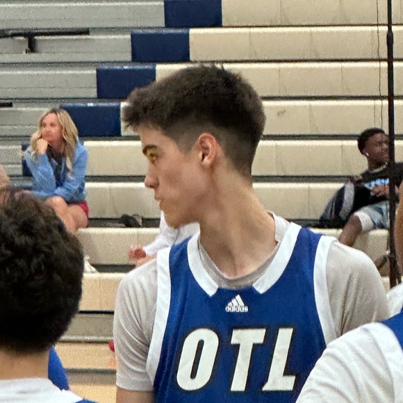 Meet your Posher, Karol - Picture 6 of 16